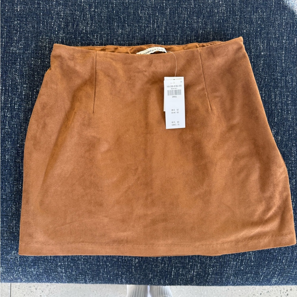*NWT* Abercrombie & Fitch Vegan Suede Mini Skort - Size Small - Brown/Camel